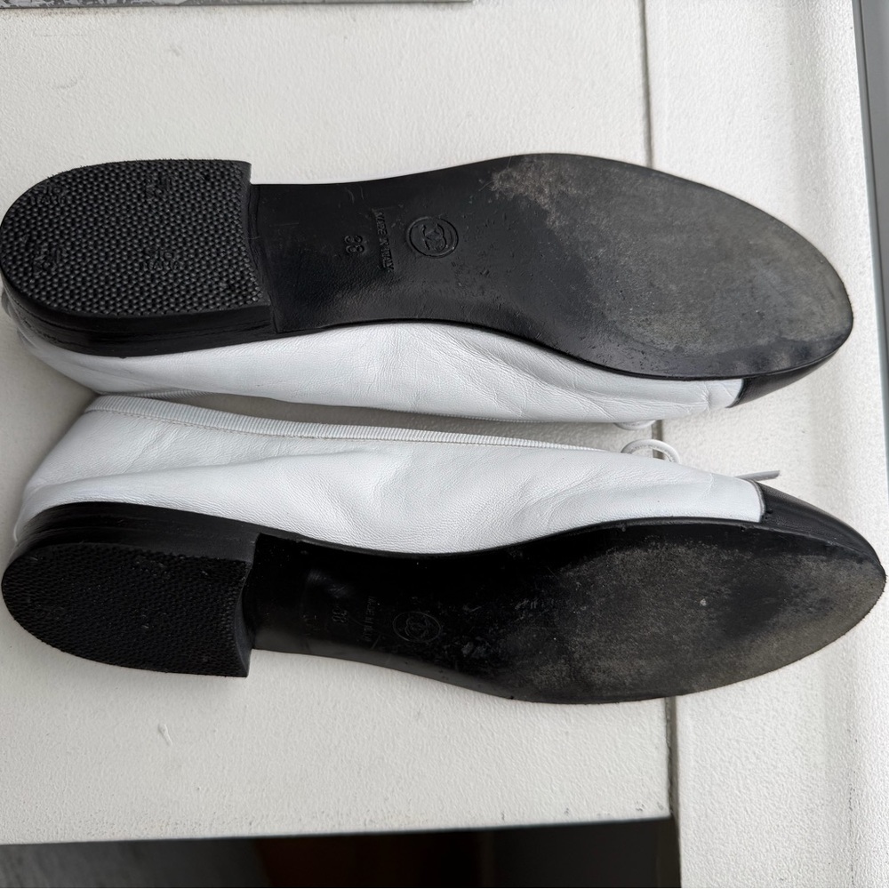 CHANEL Women's Black and White Flats - Picture 5 of 5